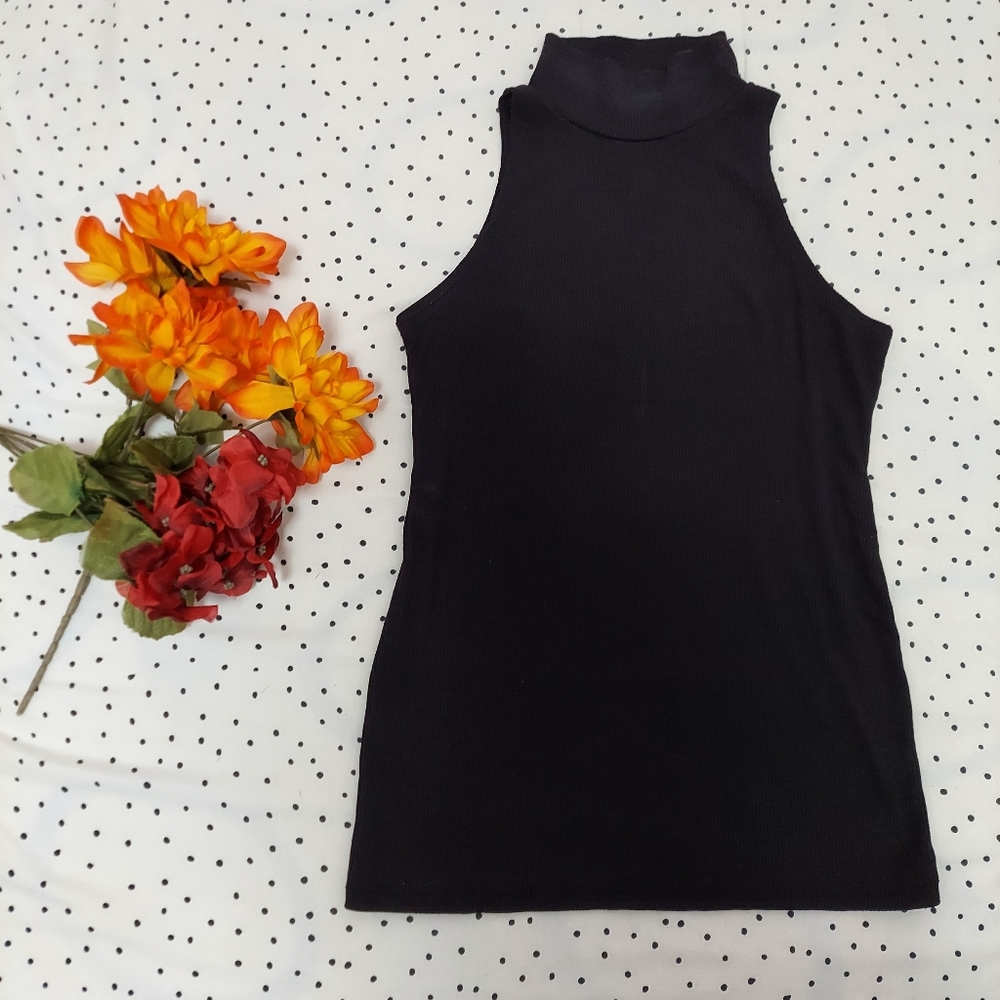 Sleeveless Turtleneck Top | Black